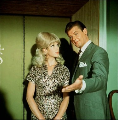 Justine Lord and Roger Moore inTheSaint-TheFictionMakers